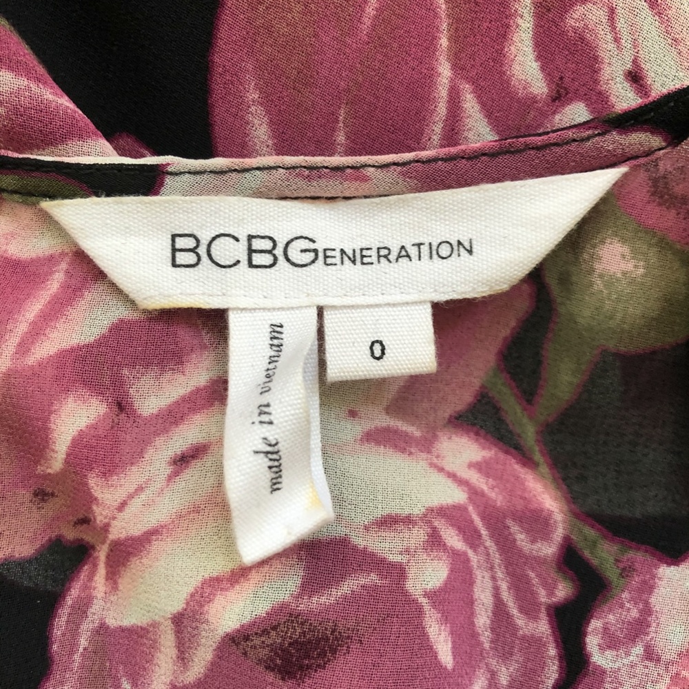 BCBGeneration Floral Slit-Sleeve Romper - … - Picture 7 of 7